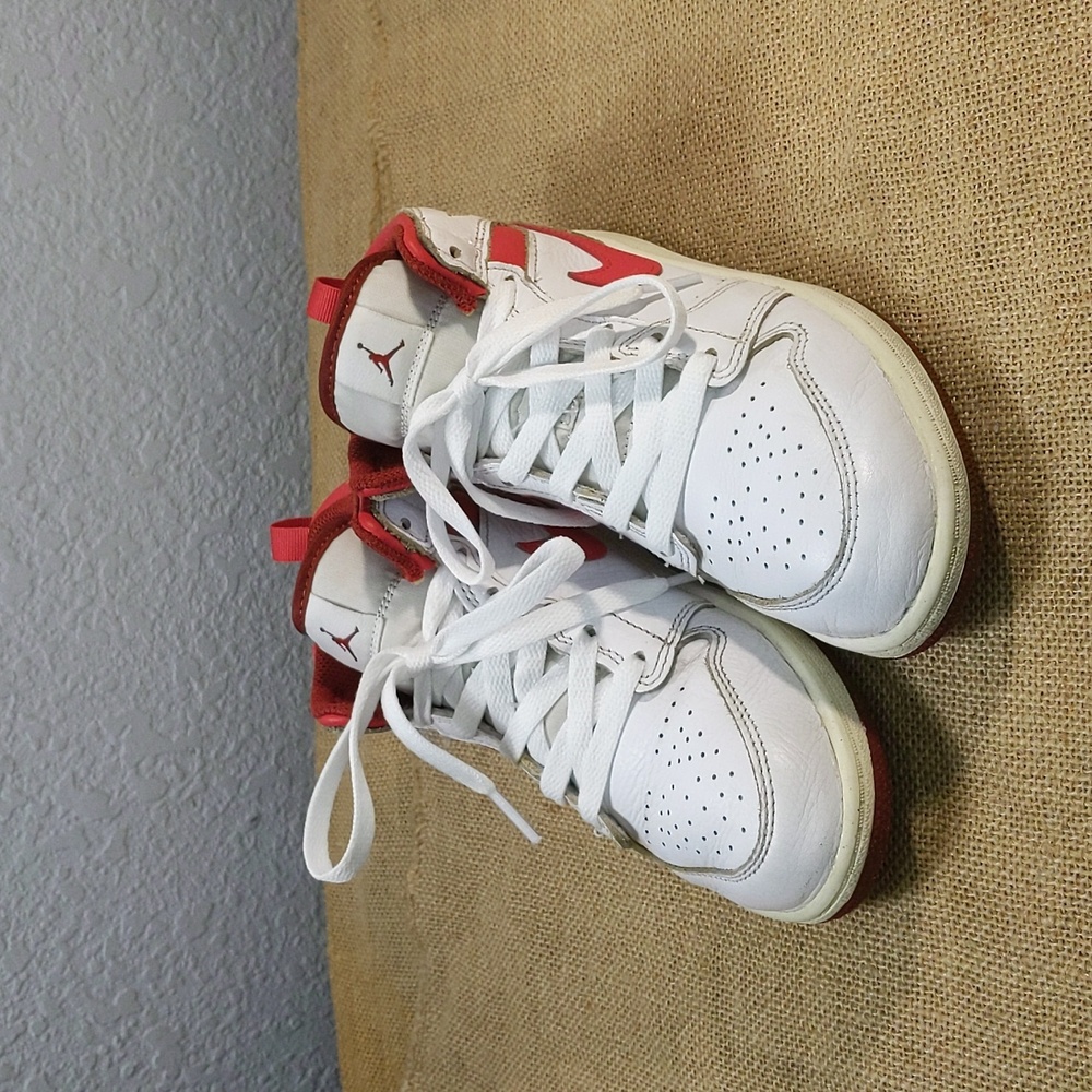 Air Jordan 1 Mid SE GS Kid's Sneakers Sz 3Y, White/Dune Red, Good Condition